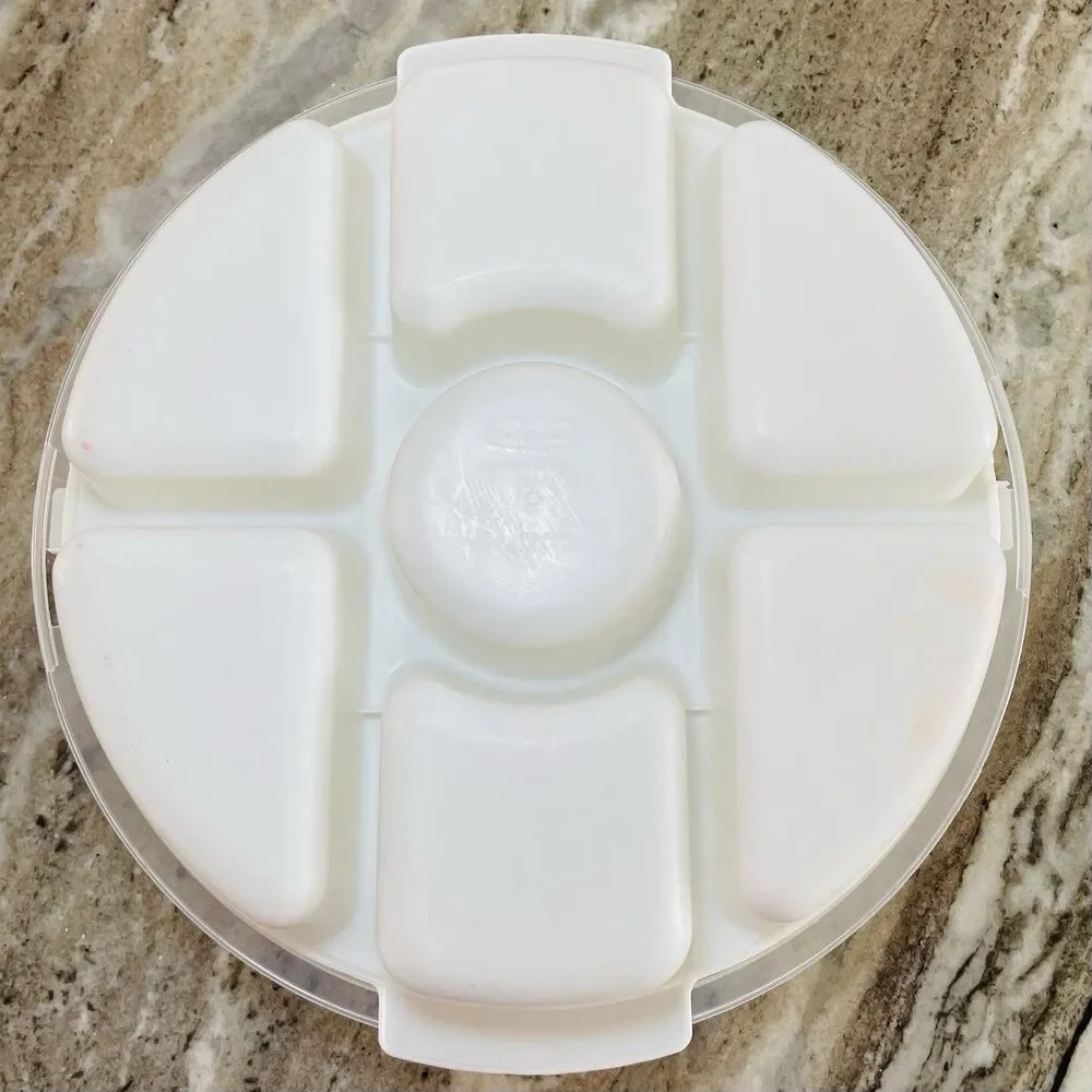 VTG Rubbermaid 13” Servin' Saver 7 Compartment Veggie / Dip Server - Locking Lid